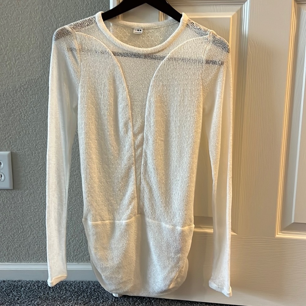 Three Dots pretty top with ruched waist